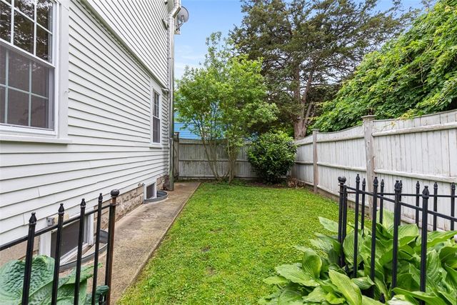 4 Garfield Avenue, Bristol, RI 02809