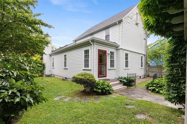 4 Garfield Avenue, Bristol, RI 02809
