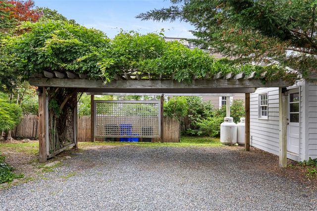 4 Garfield Avenue, Bristol, RI 02809