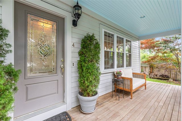 4 Garfield Avenue, Bristol, RI 02809