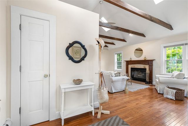 4 Garfield Avenue, Bristol, RI 02809