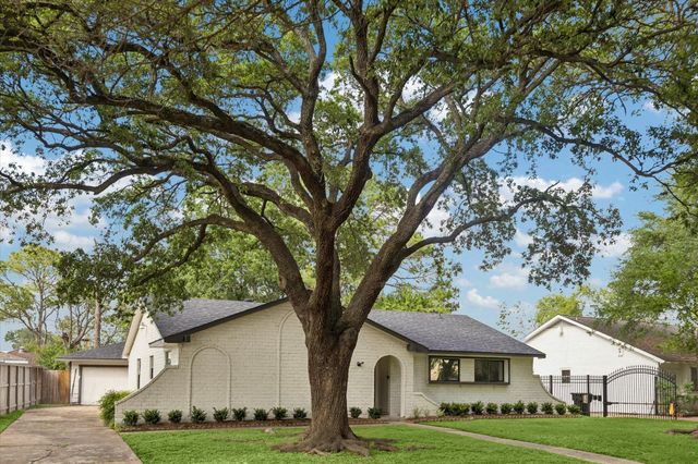 7802 Gulfton Street, Houston, TX 77036