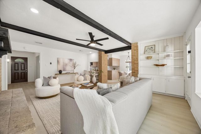 7802 Gulfton Street, Houston, TX 77036