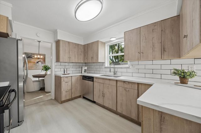 7802 Gulfton Street, Houston, TX 77036