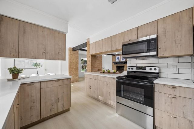 7802 Gulfton Street, Houston, TX 77036