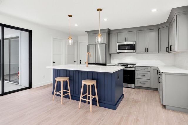 8239 Twin Tree Lane, Houston, TX 77071