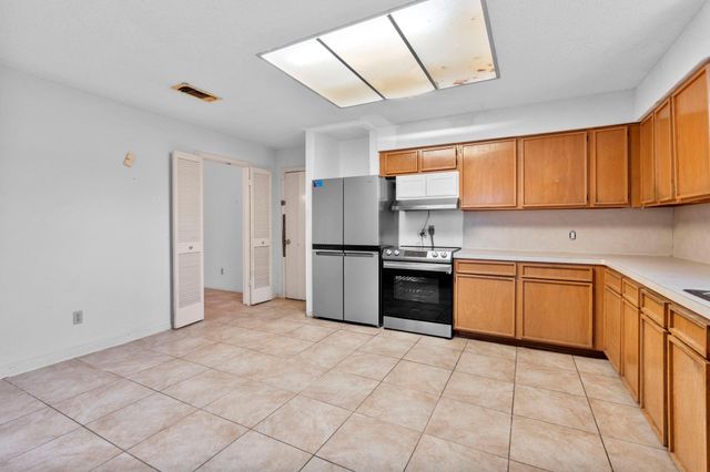 8239 Twin Tree Lane, Houston, TX 77071