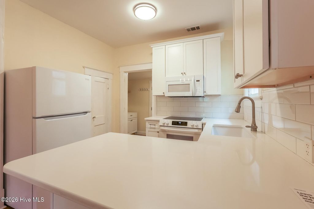 Image 13 of property listing at 1231 E 42nd Street, Savannah, GA 31404