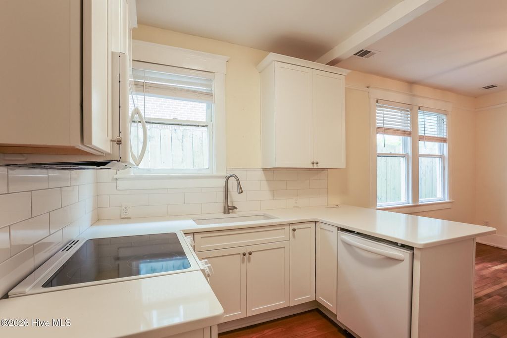Image 14 of property listing at 1231 E 42nd Street, Savannah, GA 31404