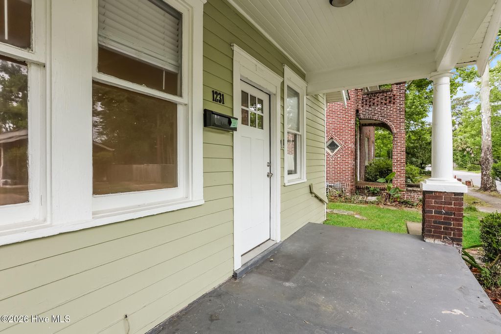 Image 7 of property listing at 1231 E 42nd Street, Savannah, GA 31404
