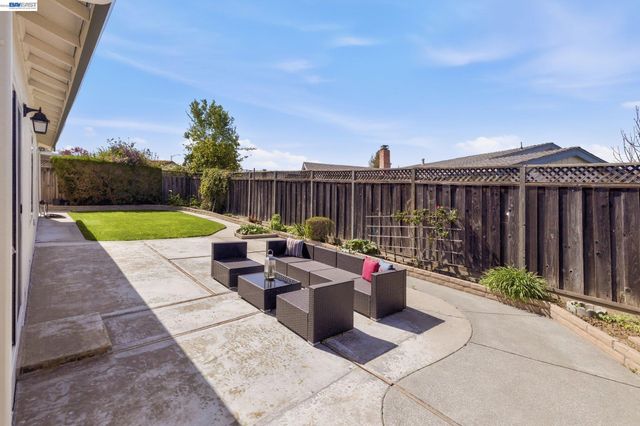 3325 Hudson Pl, Fremont, CA 94536