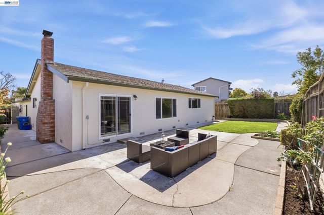 3325 Hudson Pl, Fremont, CA 94536