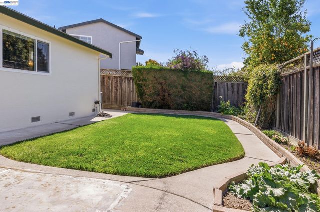3325 Hudson Pl, Fremont, CA 94536