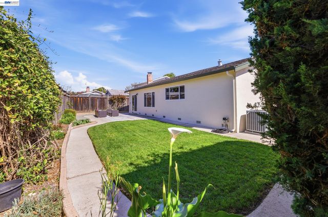 3325 Hudson Pl, Fremont, CA 94536