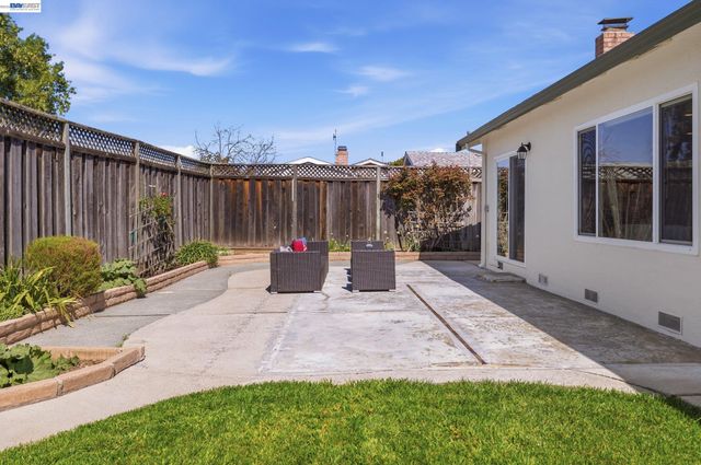 3325 Hudson Pl, Fremont, CA 94536