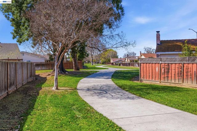 3325 Hudson Pl, Fremont, CA 94536