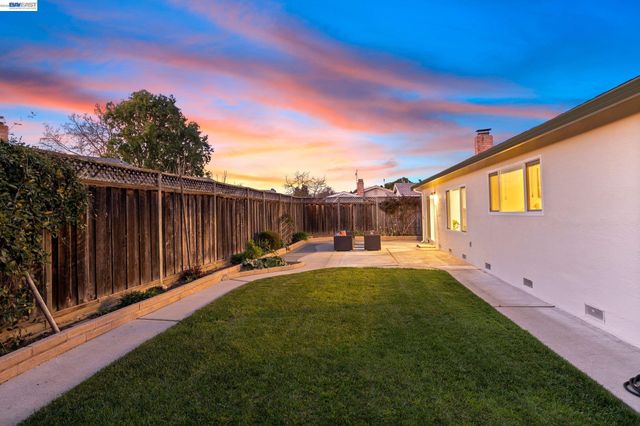 3325 Hudson Pl, Fremont, CA 94536