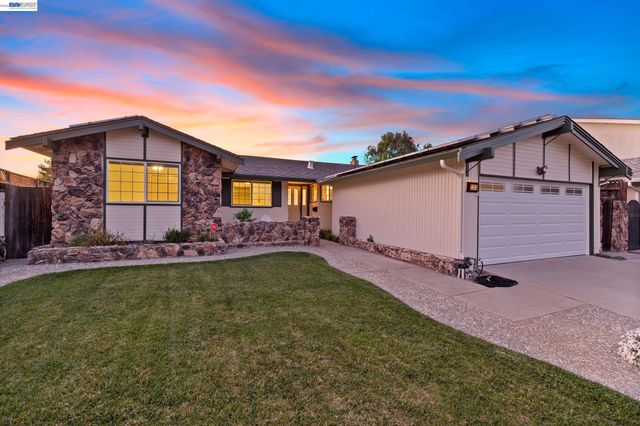 3325 Hudson Pl, Fremont, CA 94536