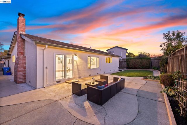 3325 Hudson Pl, Fremont, CA 94536