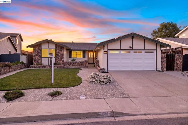 3325 Hudson Pl, Fremont, CA 94536