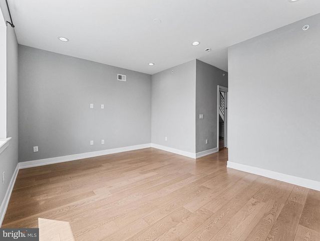 1433 N ORKNEY ST, Philadelphia, PA 19122