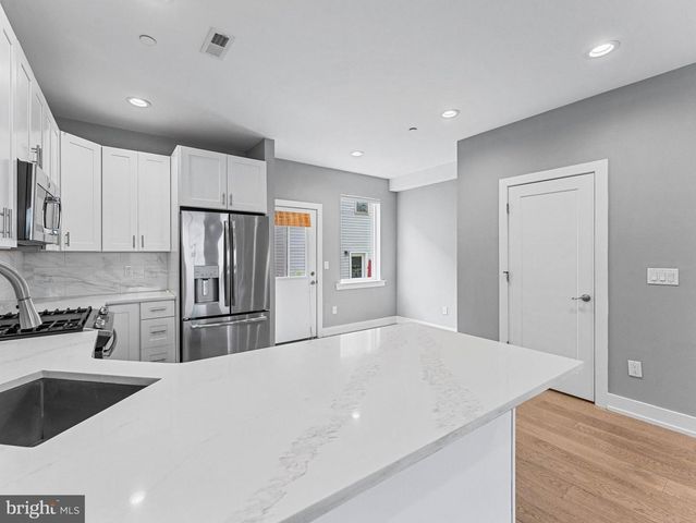 1433 N ORKNEY ST, Philadelphia, PA 19122