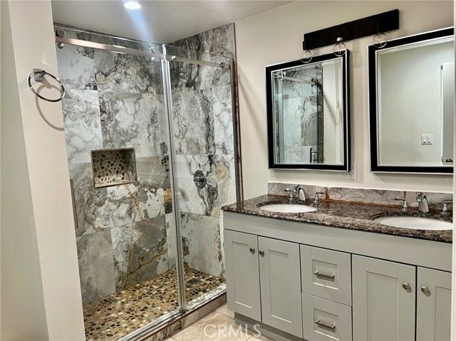 1013 E La Palma, Inglewood, CA 90301