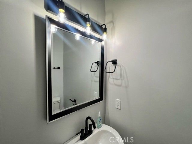 1013 E La Palma, Inglewood, CA 90301