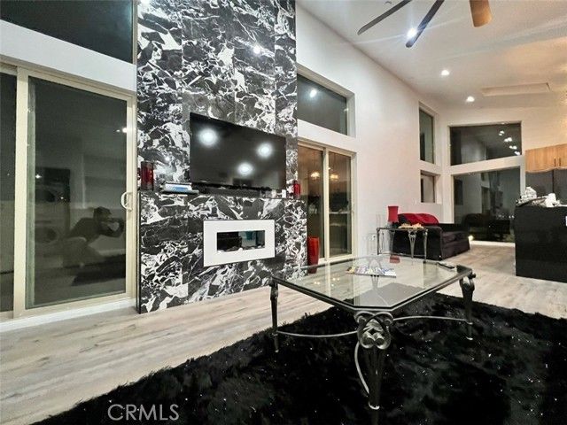 1013 E La Palma, Inglewood, CA 90301