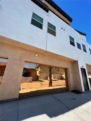 1013 E La Palma, Inglewood, CA 90301