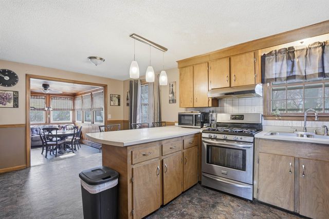 18 Cottonwood Drive, Hudson, NH 03051