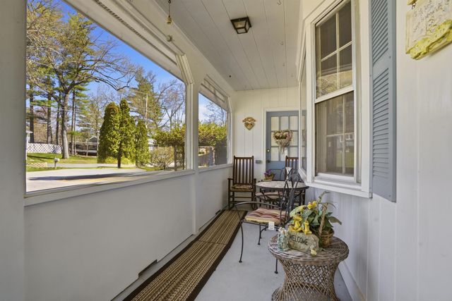 18 Cottonwood Drive, Hudson, NH 03051