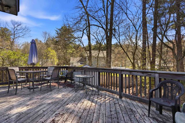 18 Cottonwood Drive, Hudson, NH 03051