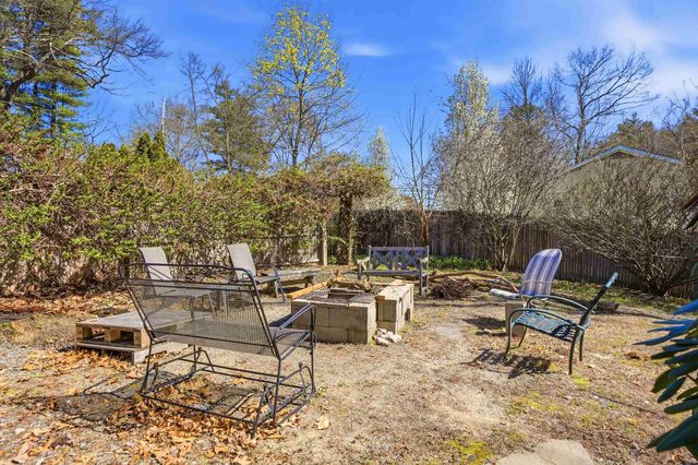 18 Cottonwood Drive, Hudson, NH 03051