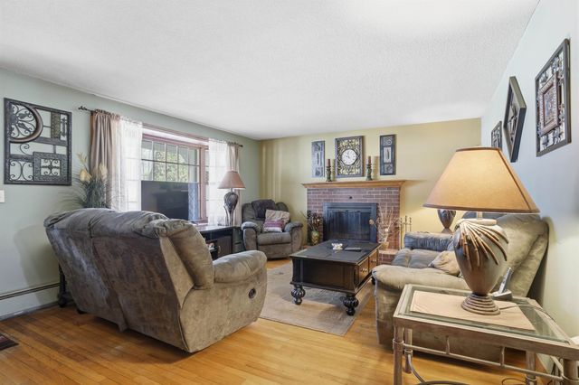 18 Cottonwood Drive, Hudson, NH 03051