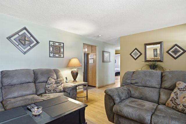 18 Cottonwood Drive, Hudson, NH 03051