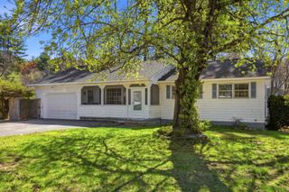 18 Cottonwood Drive, Hudson, NH 03051