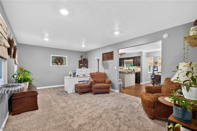 5668 Perry Hills Drive SW, Canton, OH 44706