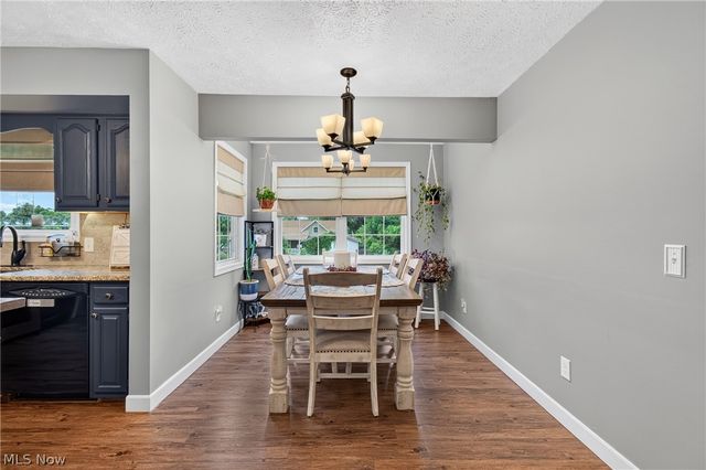 5668 Perry Hills Drive SW, Canton, OH 44706