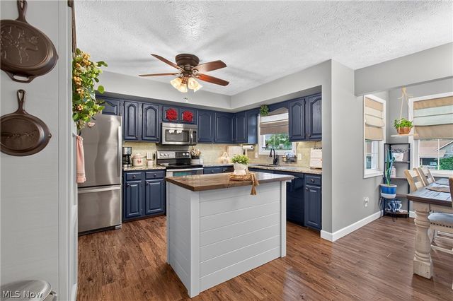 5668 Perry Hills Drive SW, Canton, OH 44706