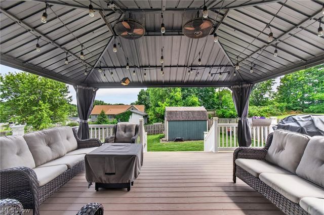 5668 Perry Hills Drive SW, Canton, OH 44706