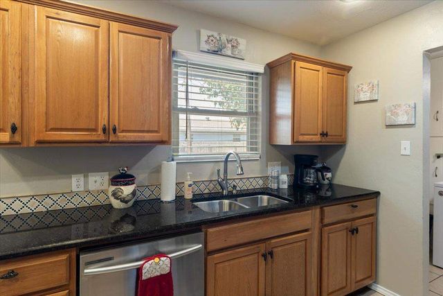 4017 SE Bedford Circle, Lawton, OK 73501