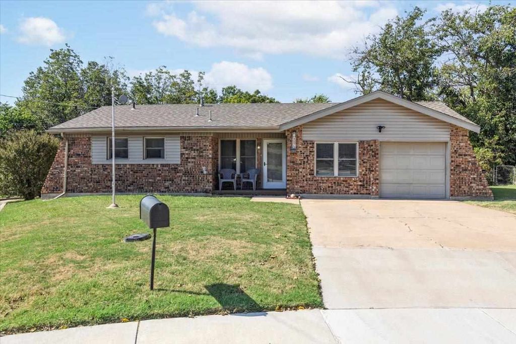 4017 SE Bedford Circle, Lawton, OK 73501