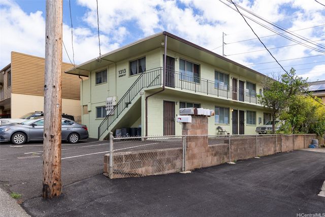 1313 Ahiahi Street, Honolulu, HI 96817