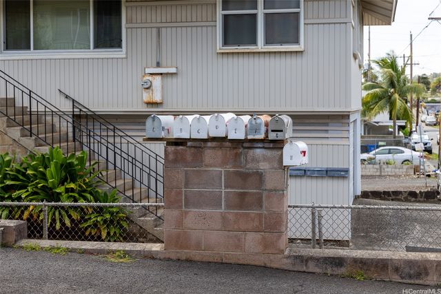 1313 Ahiahi Street, Honolulu, HI 96817