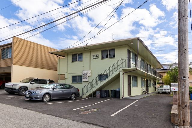 1313 Ahiahi Street, Honolulu, HI 96817