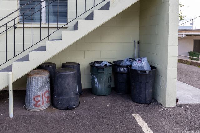 1313 Ahiahi Street, Honolulu, HI 96817