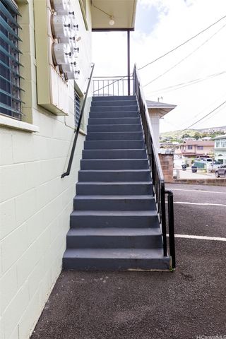 1313 Ahiahi Street, Honolulu, HI 96817