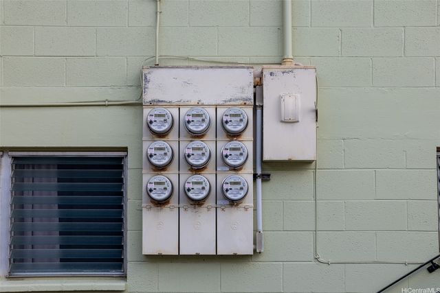 1313 Ahiahi Street, Honolulu, HI 96817