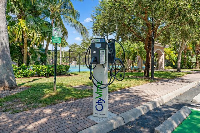 2805 Veronia Drive 107, Palm Beach Gardens, FL 33410